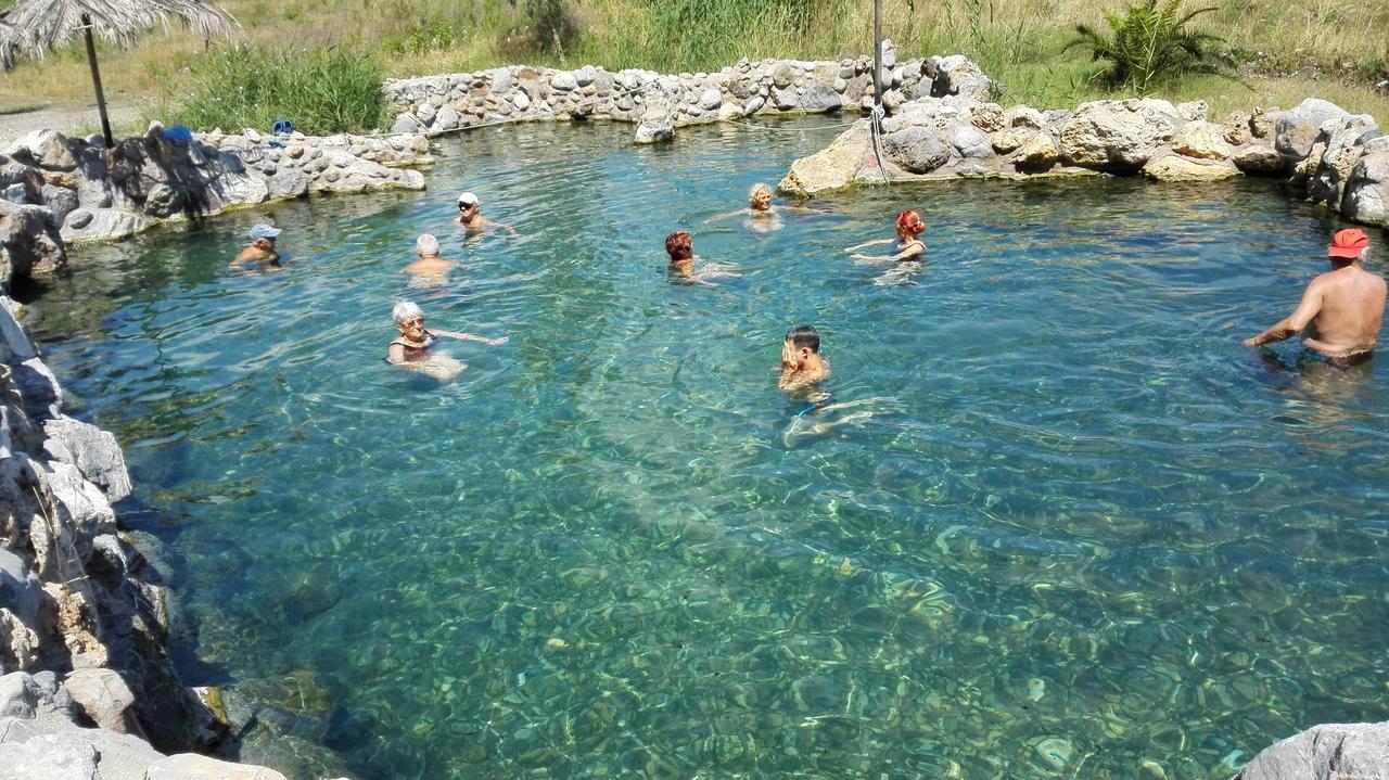 Hotel Persefoni 卡梅纳维洛拉 外观 照片